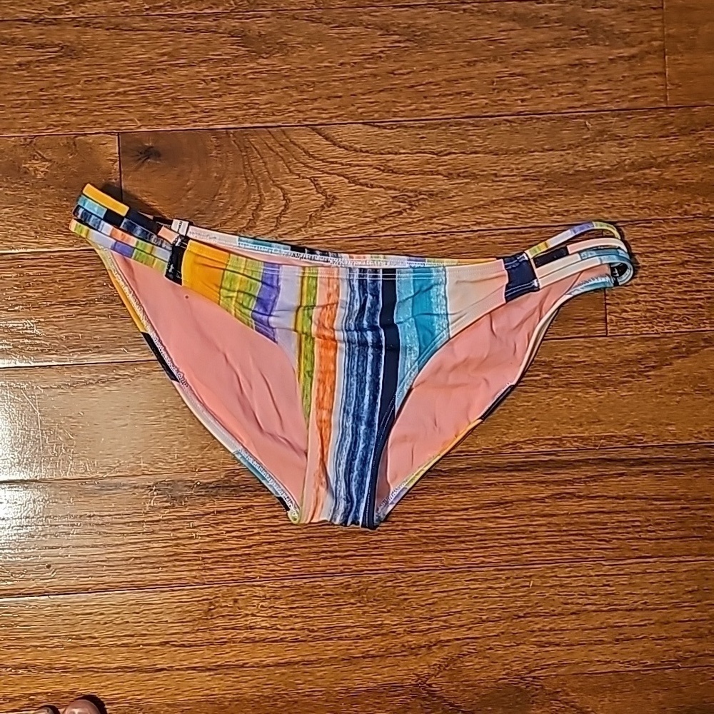 Body Glove Flirty Surf Rider Swim Bottoms•L - Picture 9 of 13